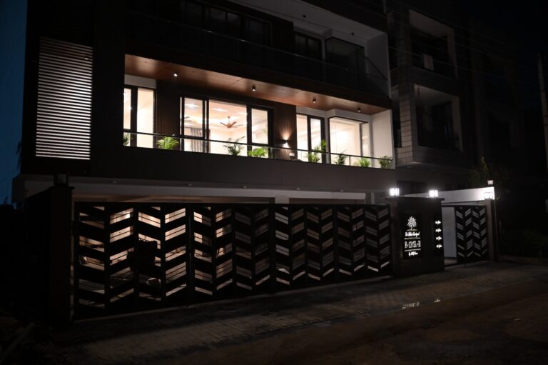 Buy 4BHK Builder Floor in Sector 56 Gurugram | Park Facing | 300 Sq. Yards |