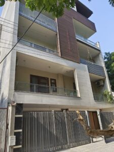 Luxury 4BHK Builder Floor at The Walnut Courtyard, Sector 56 – Fully Furnished | Schindler Lift | 100% Power Backup